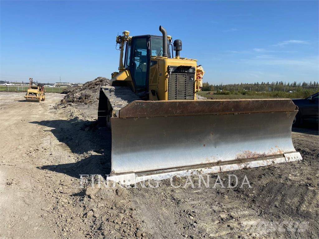 CAT D6N بلدوزرات مجنزرة