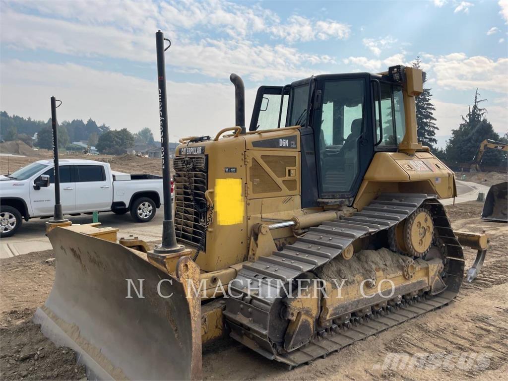 CAT D6N بلدوزرات مجنزرة