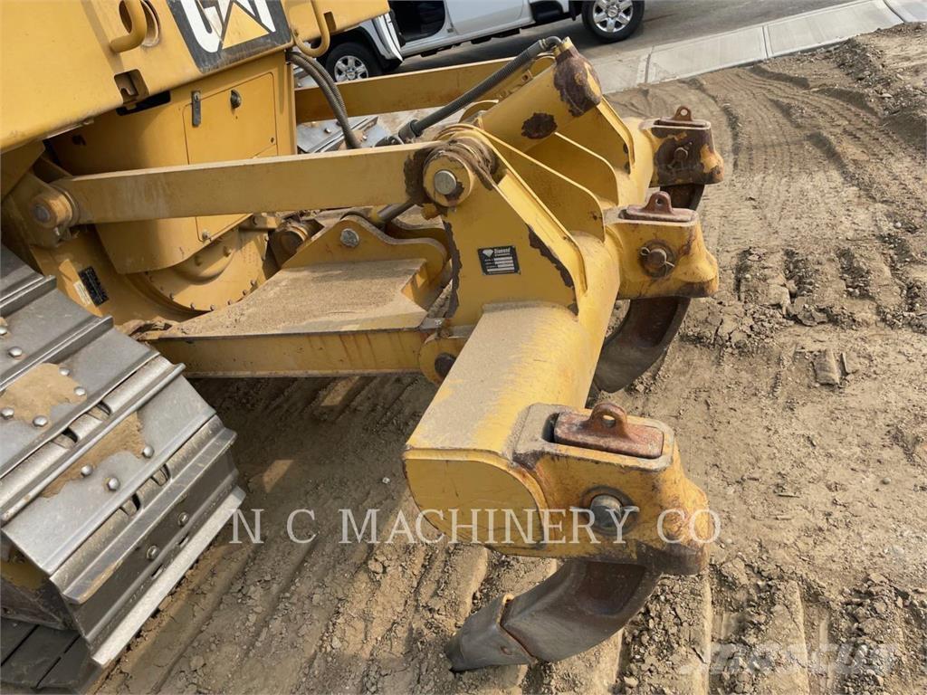 CAT D6N بلدوزرات مجنزرة