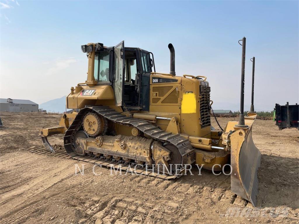 CAT D6N بلدوزرات مجنزرة