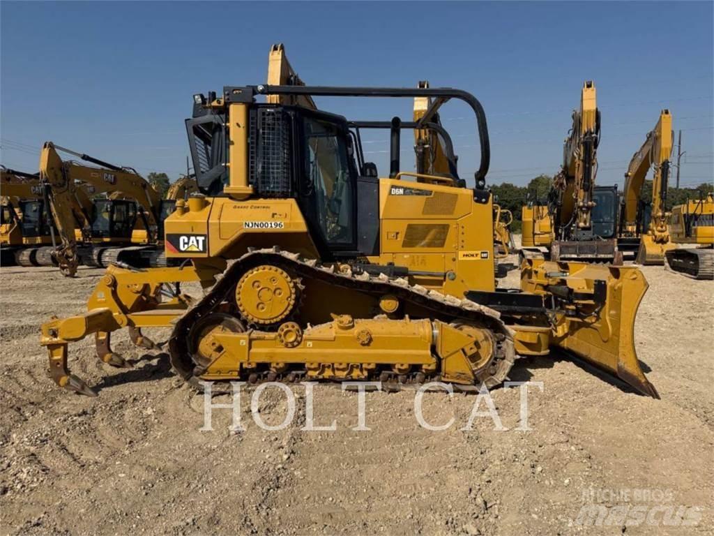 CAT D6N 3D بلدوزرات مجنزرة