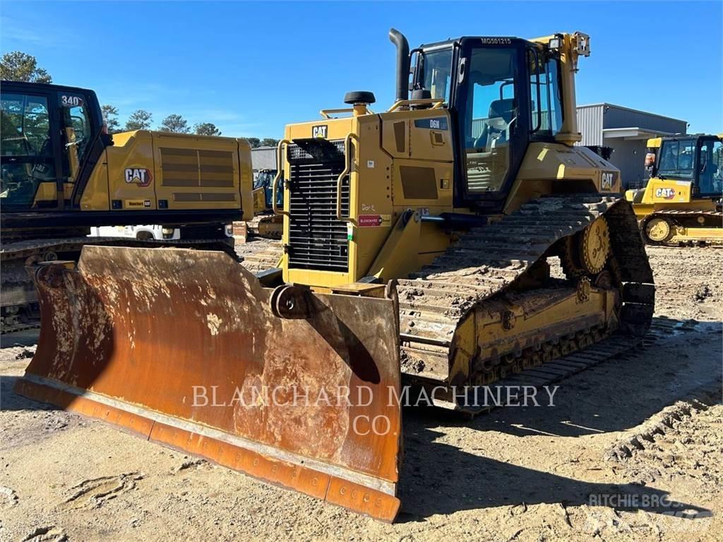 CAT D6N L1AA بلدوزرات مجنزرة