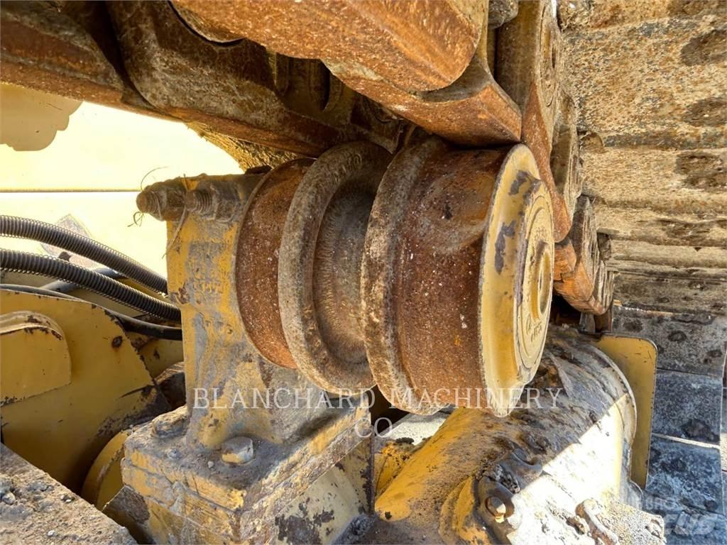 CAT D6N L1AA بلدوزرات مجنزرة