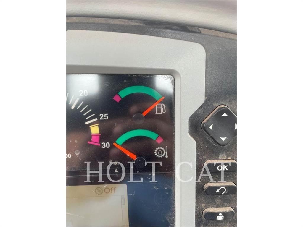 CAT D6N LAND بلدوزرات مجنزرة