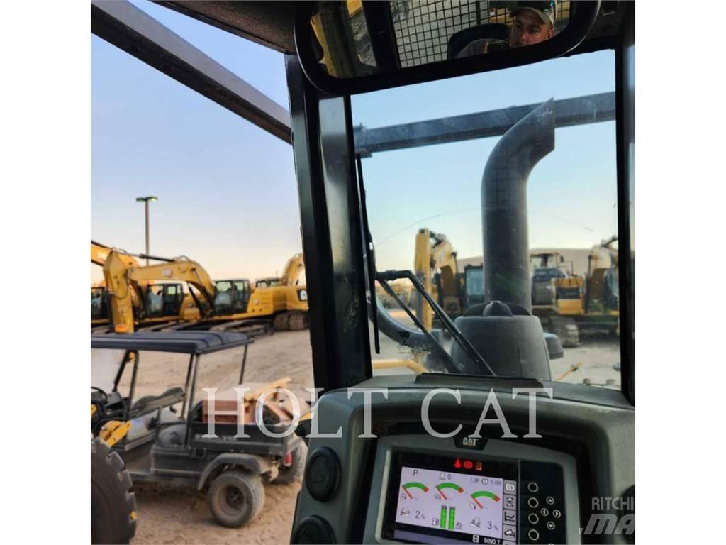 CAT D6N LGP بلدوزرات مجنزرة