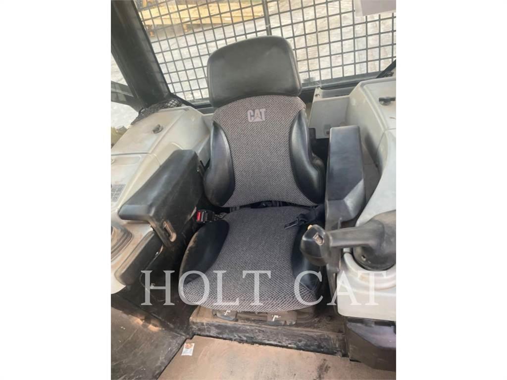 CAT D6N LGP بلدوزرات مجنزرة