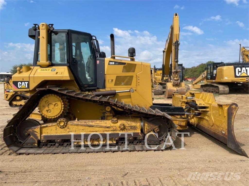 CAT D6N LGP بلدوزرات مجنزرة