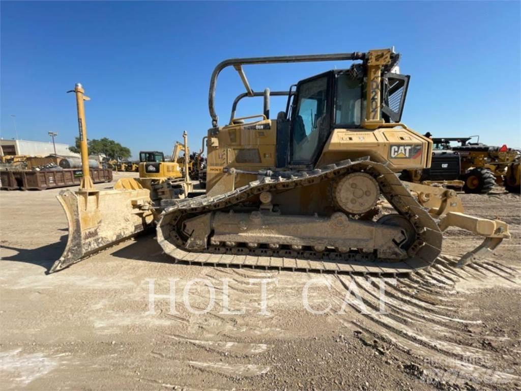 CAT D6N LGP بلدوزرات مجنزرة