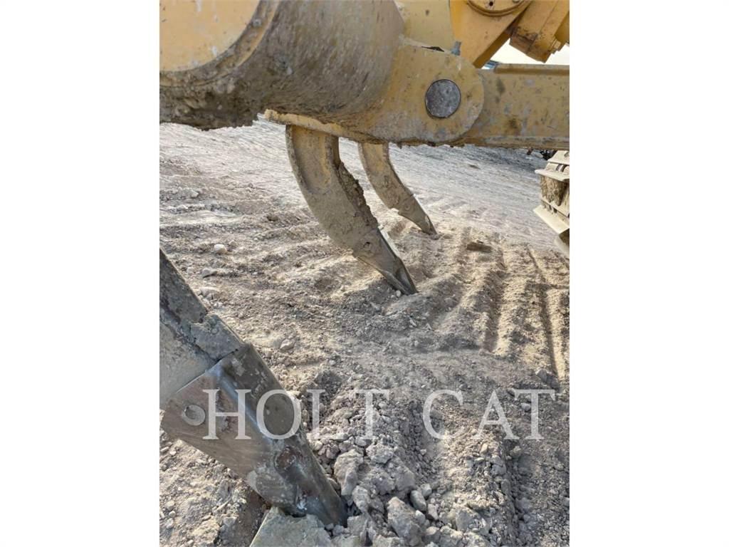 CAT D6N LGP بلدوزرات مجنزرة