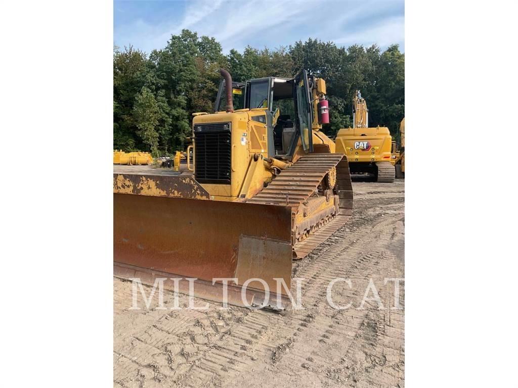 CAT D6N LGP بلدوزرات مجنزرة
