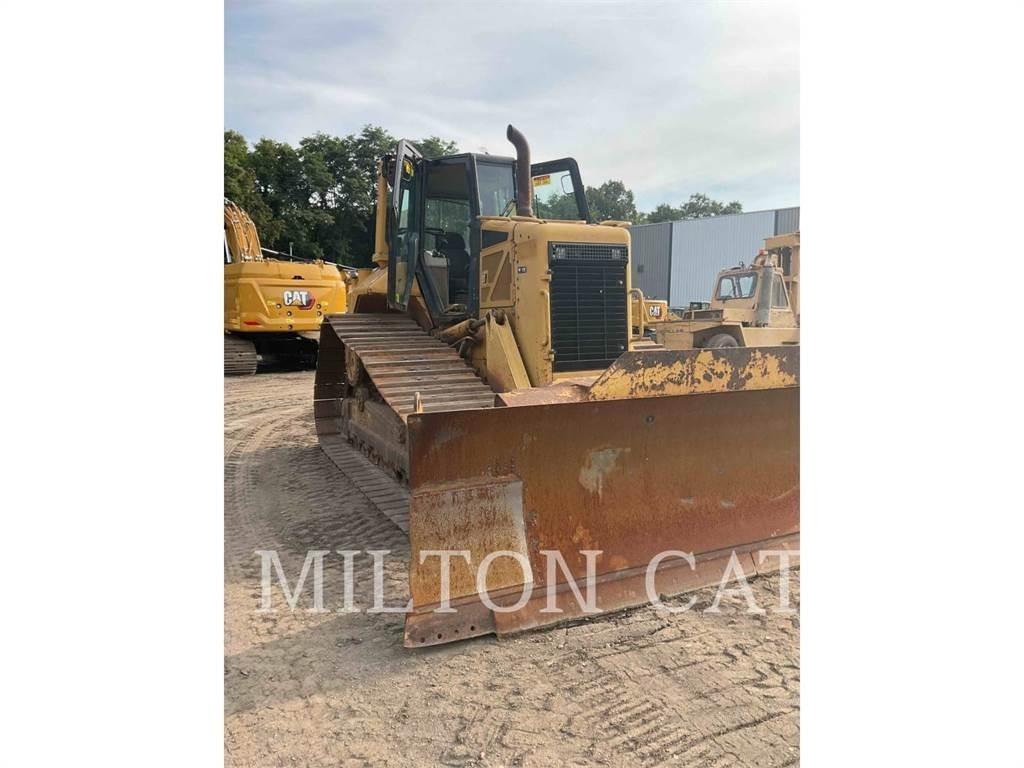 CAT D6N LGP بلدوزرات مجنزرة