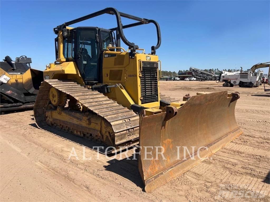 CAT D6N LGP بلدوزرات مجنزرة