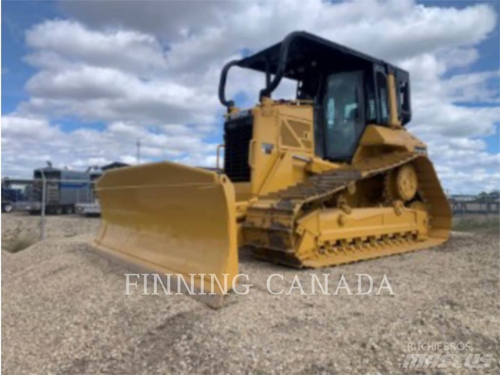 CAT D6N LGP بلدوزرات مجنزرة