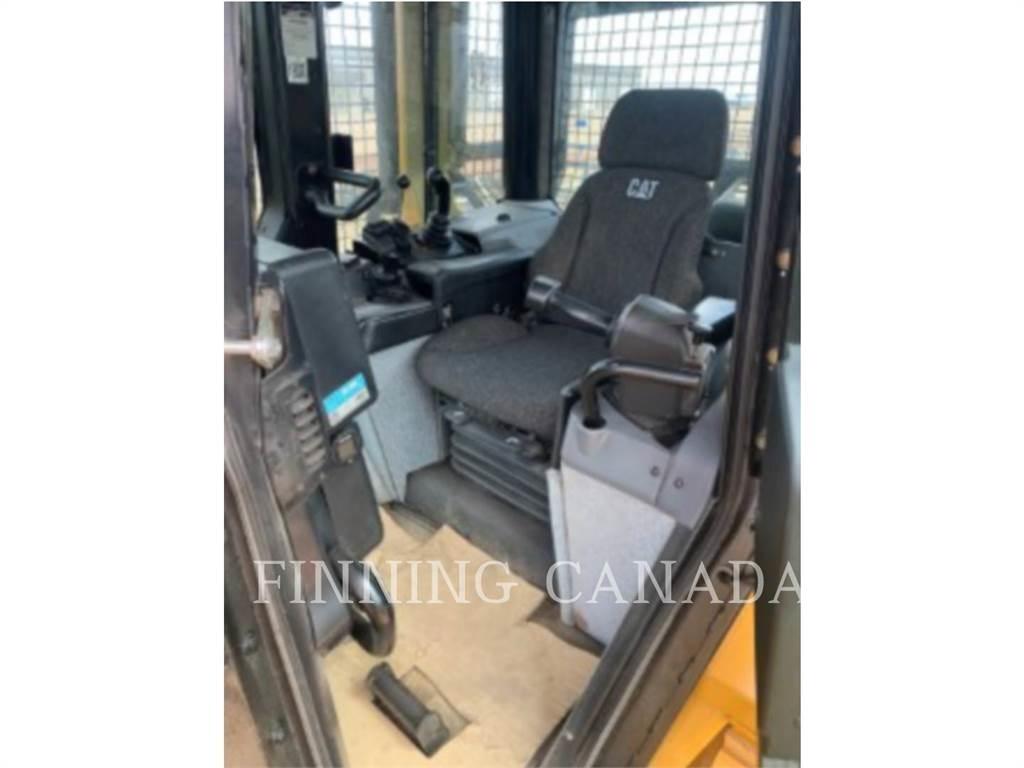 CAT D6N LGP بلدوزرات مجنزرة