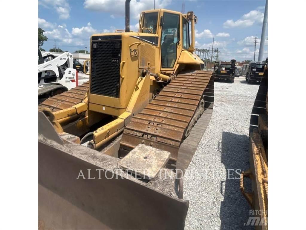 CAT D6N LGP بلدوزرات مجنزرة