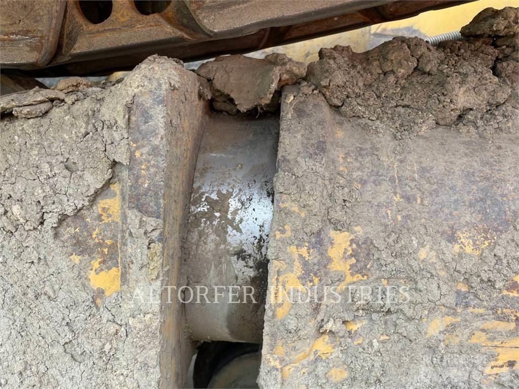 CAT D6N LGP بلدوزرات مجنزرة
