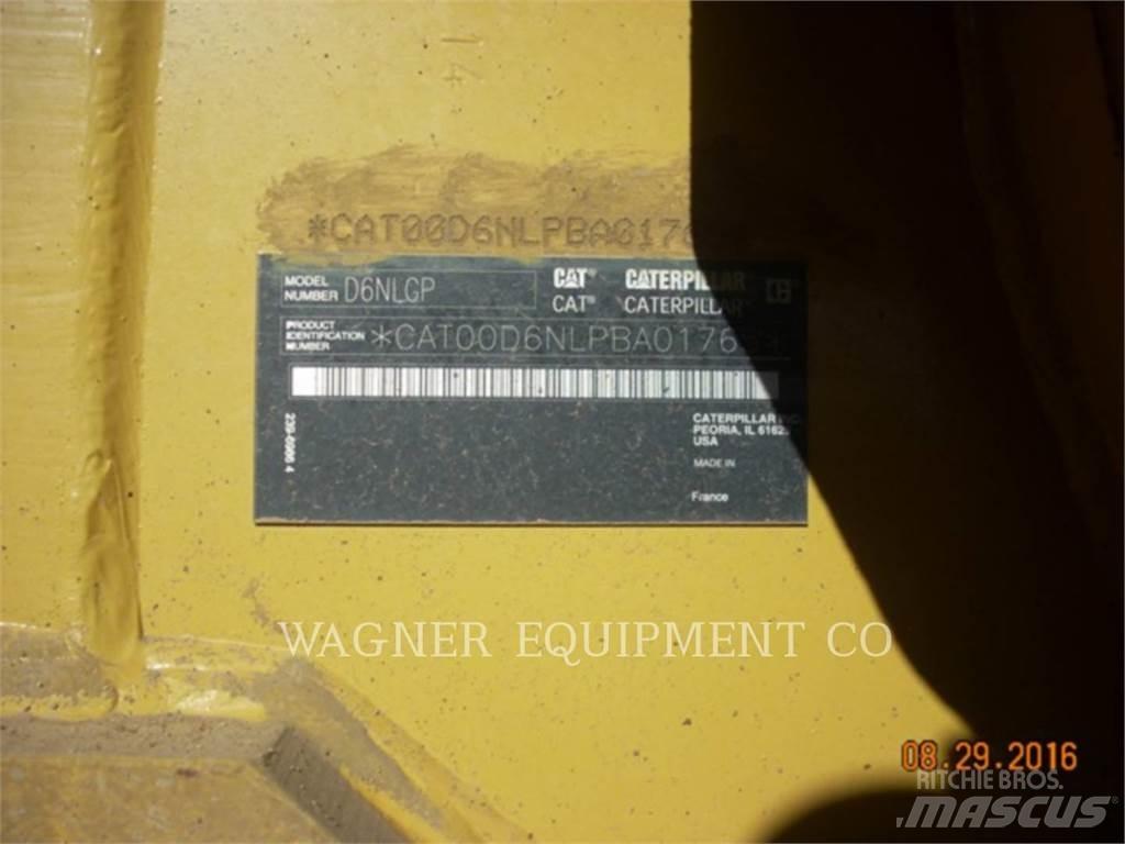 CAT D6N LGP بلدوزرات مجنزرة