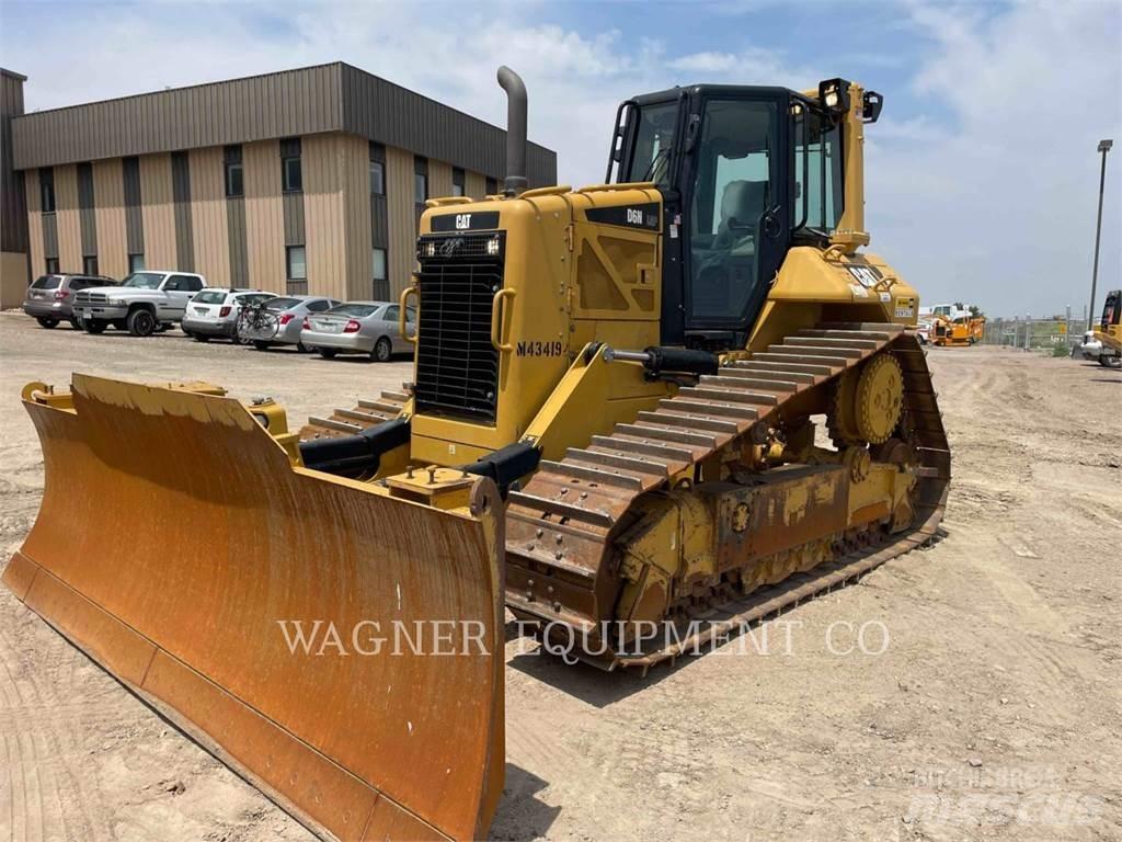 CAT D6N LGP بلدوزرات مجنزرة