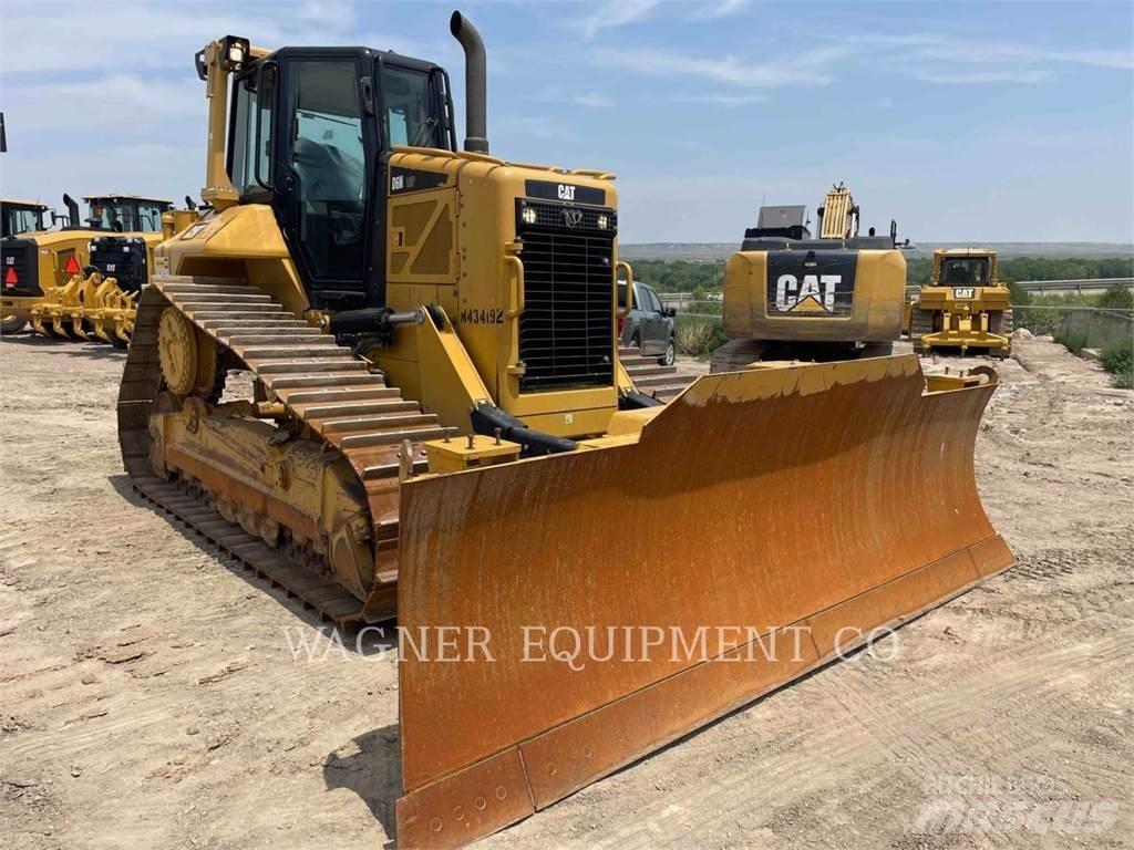 CAT D6N LGP بلدوزرات مجنزرة