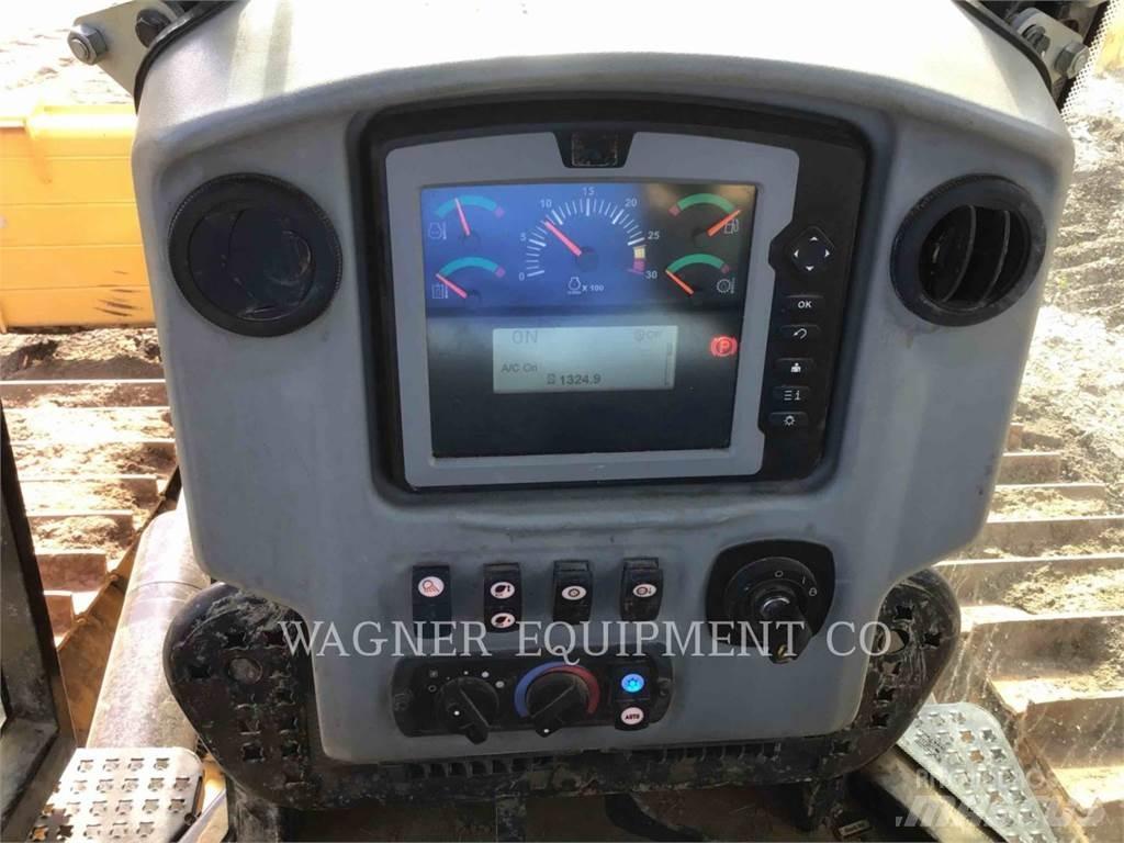 CAT D6N LGP بلدوزرات مجنزرة