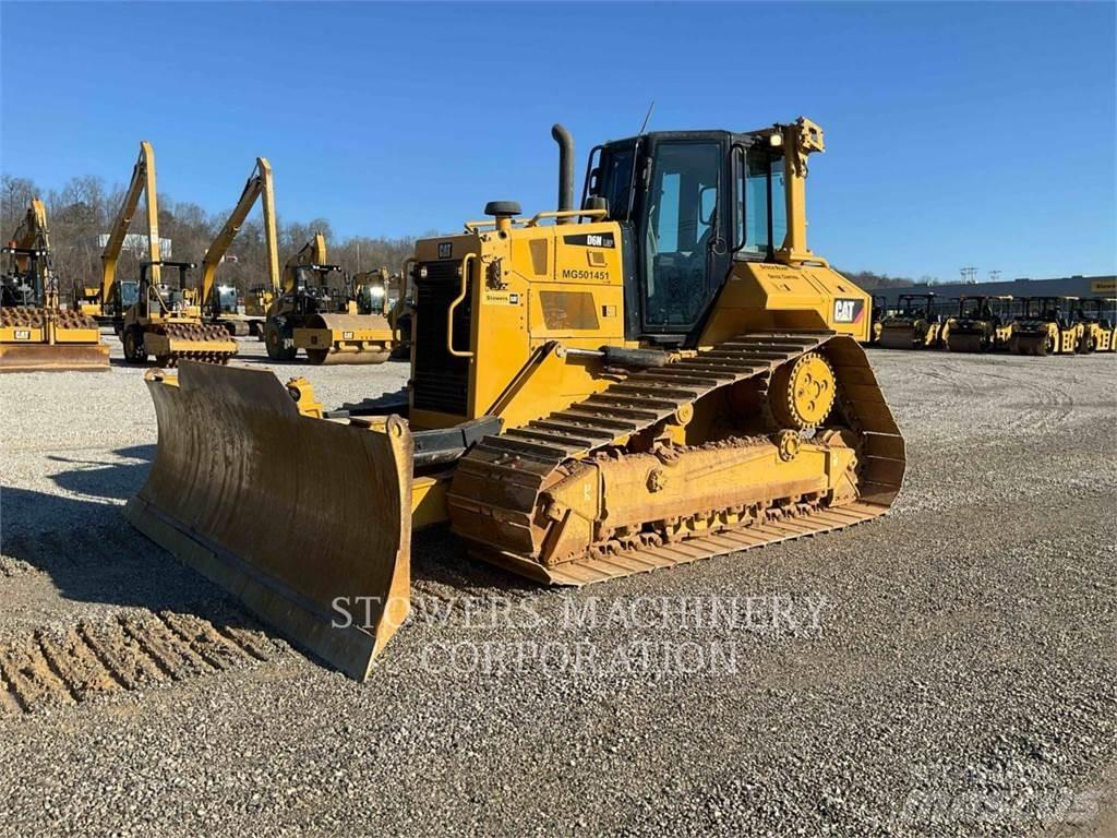 CAT D6N LGP بلدوزرات مجنزرة