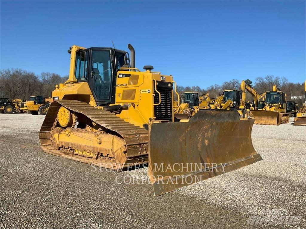 CAT D6N LGP بلدوزرات مجنزرة