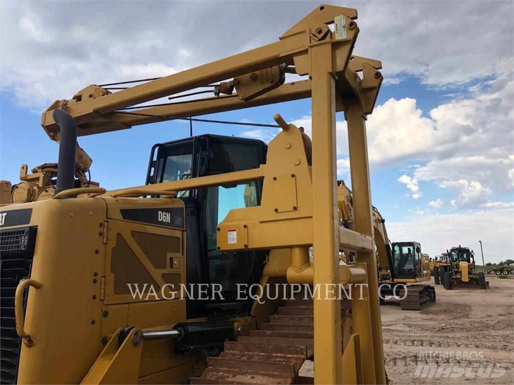 CAT D6N LGP PL بلدوزرات مجنزرة
