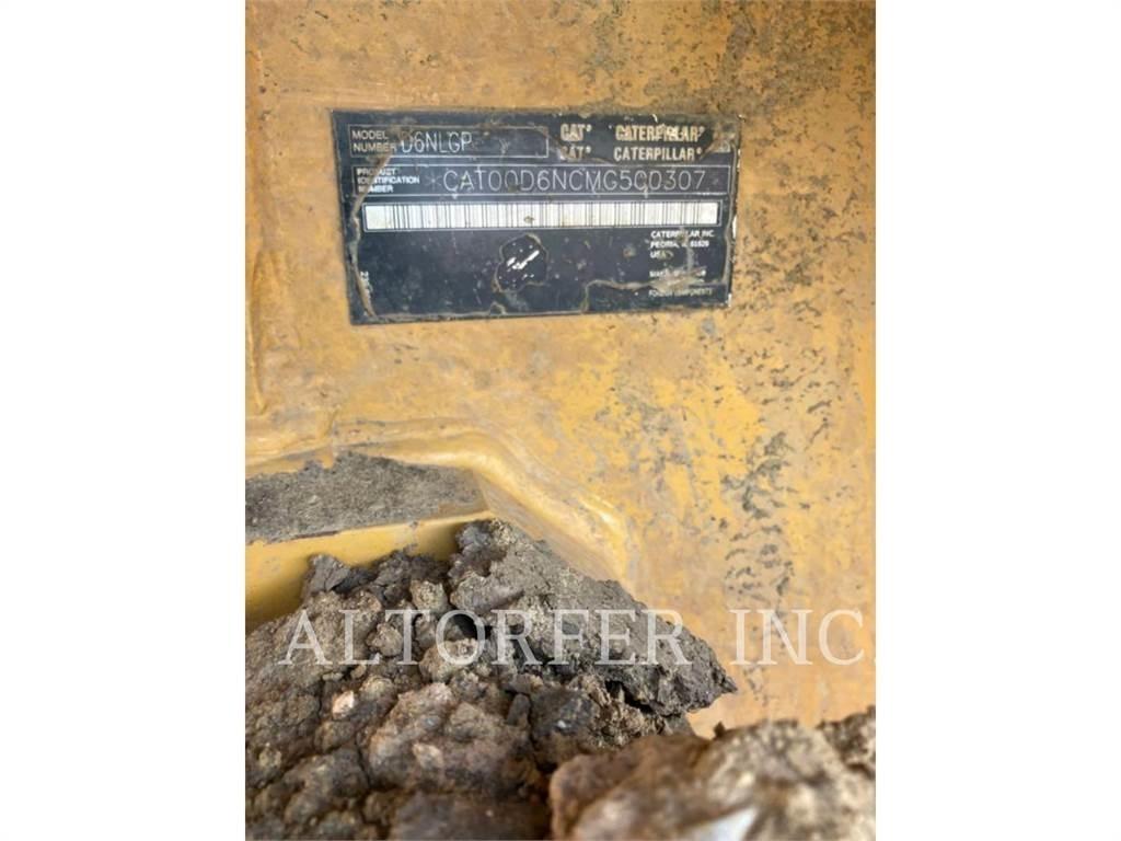 CAT D6N LGP W بلدوزرات مجنزرة