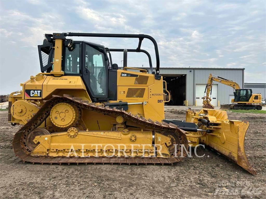 CAT D6N LGP W بلدوزرات مجنزرة