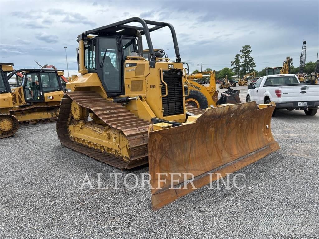 CAT D6N LGP W بلدوزرات مجنزرة