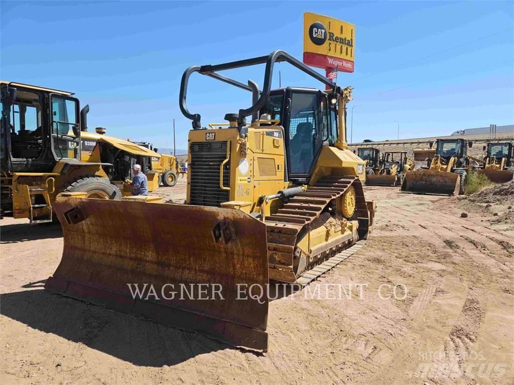 CAT D6N XL بلدوزرات مجنزرة
