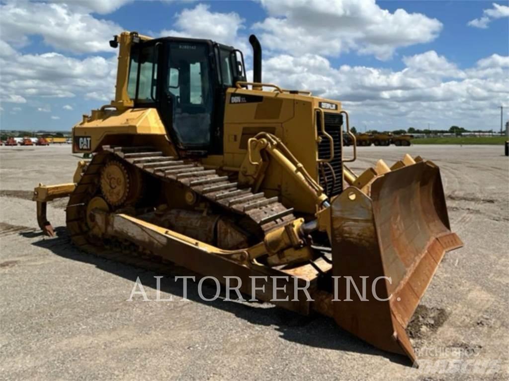 CAT D6N XL SU بلدوزرات مجنزرة