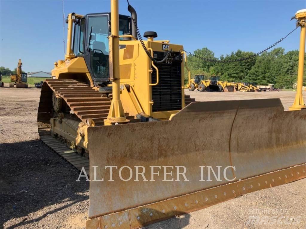 CAT D6NLGP بلدوزرات مجنزرة