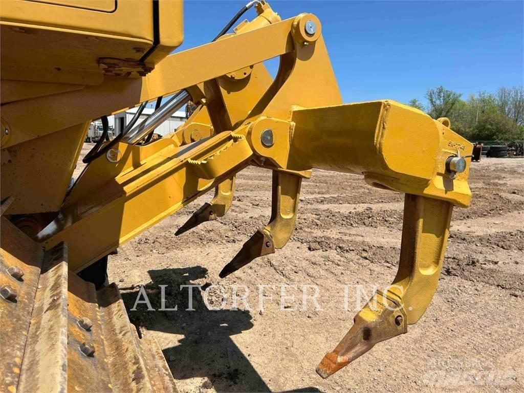 CAT D6NLGP بلدوزرات مجنزرة