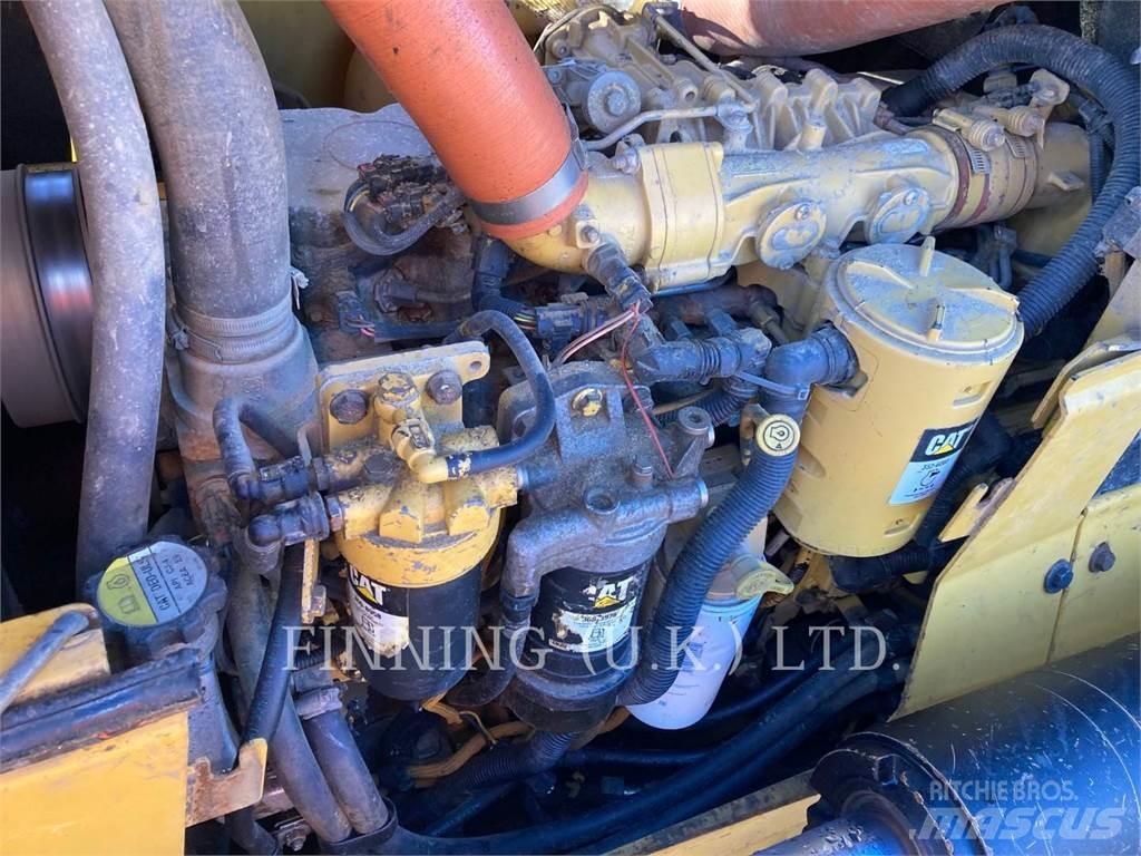 CAT D6NLGP بلدوزرات مجنزرة