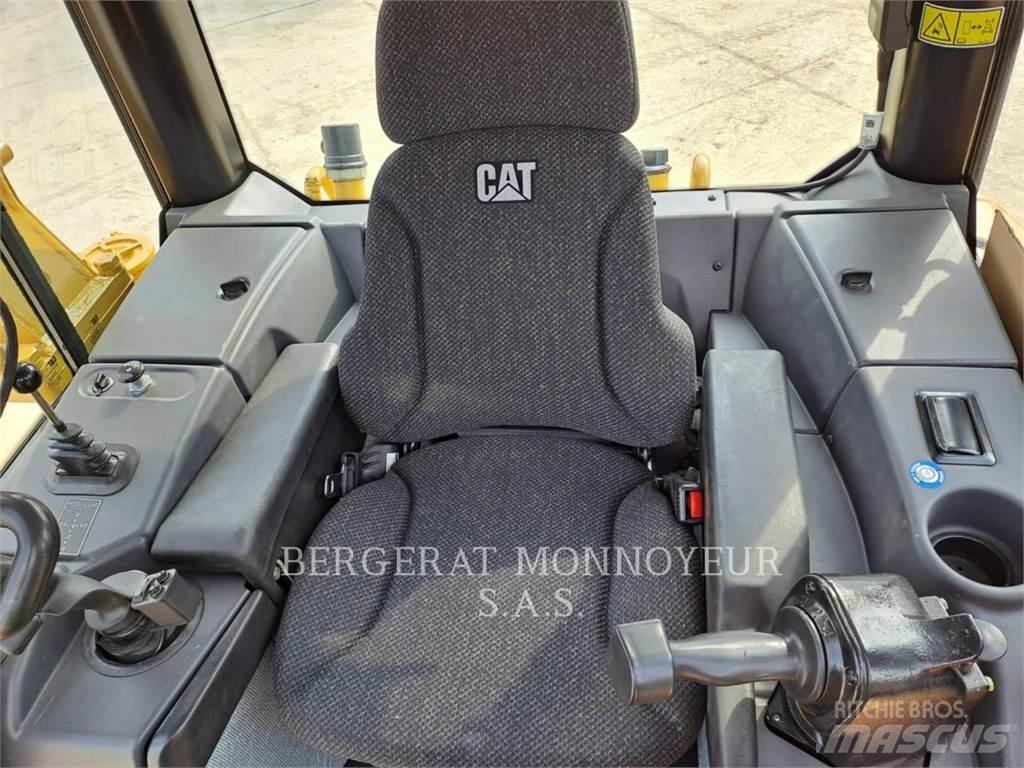 CAT D6NLGP بلدوزرات مجنزرة