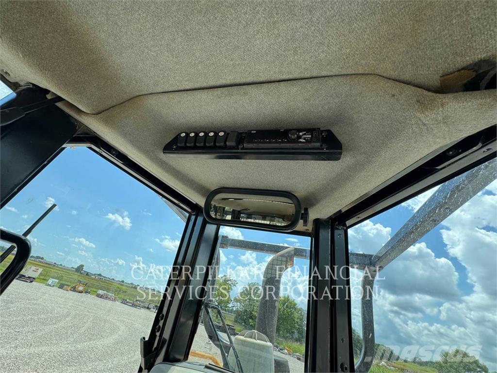 CAT D6NLGP بلدوزرات مجنزرة