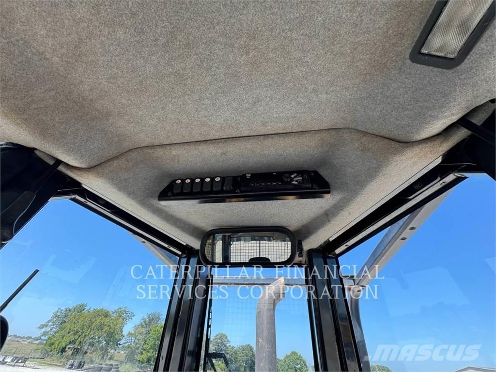 CAT D6NLGP بلدوزرات مجنزرة
