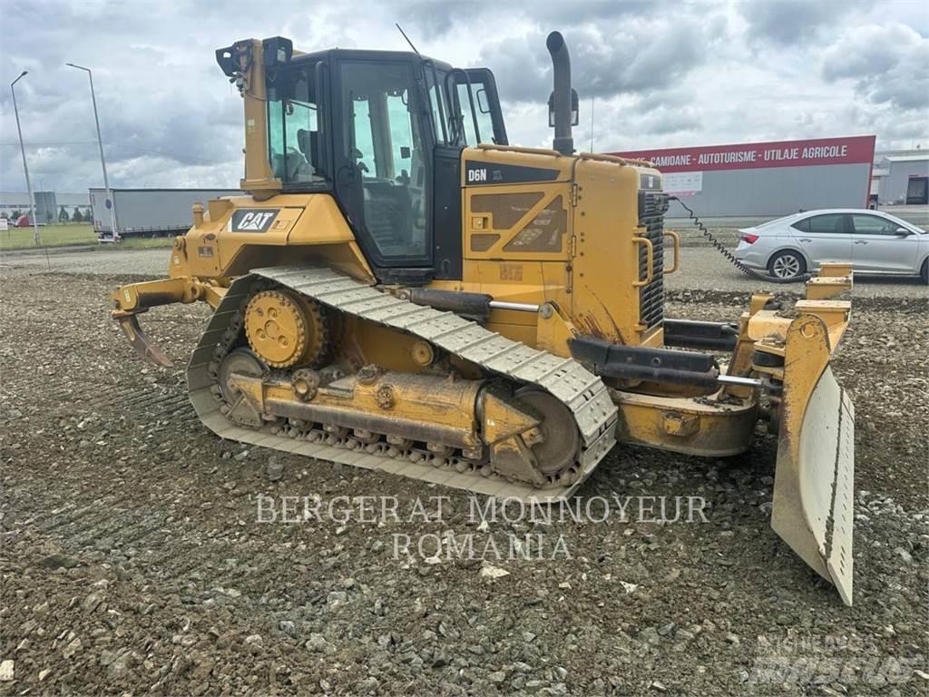 CAT D6NXL بلدوزرات مجنزرة