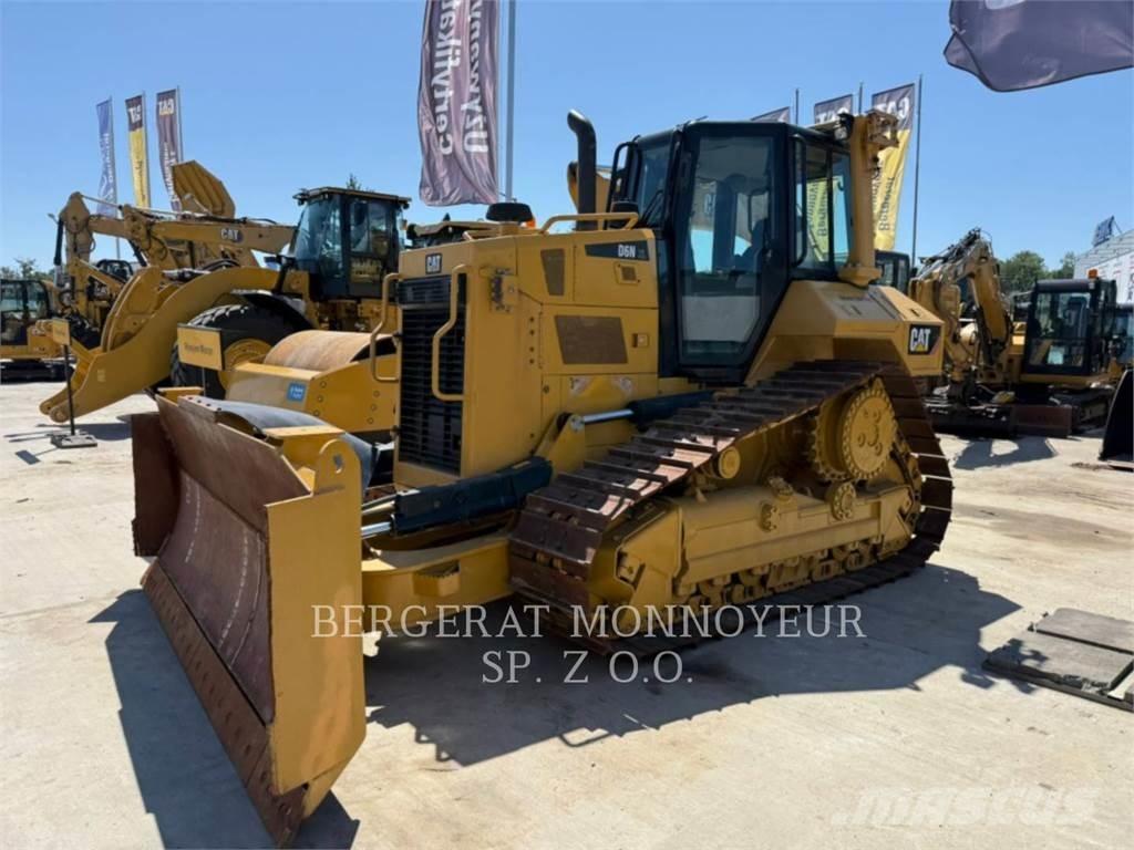 CAT D6NXL بلدوزرات مجنزرة