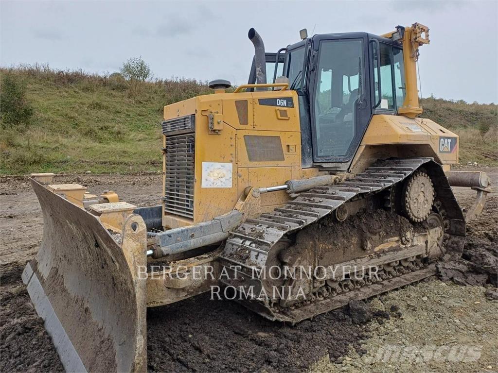 CAT D6NXL بلدوزرات مجنزرة