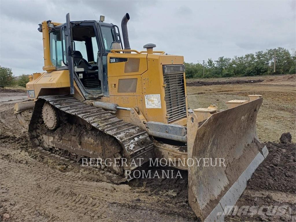 CAT D6NXL بلدوزرات مجنزرة
