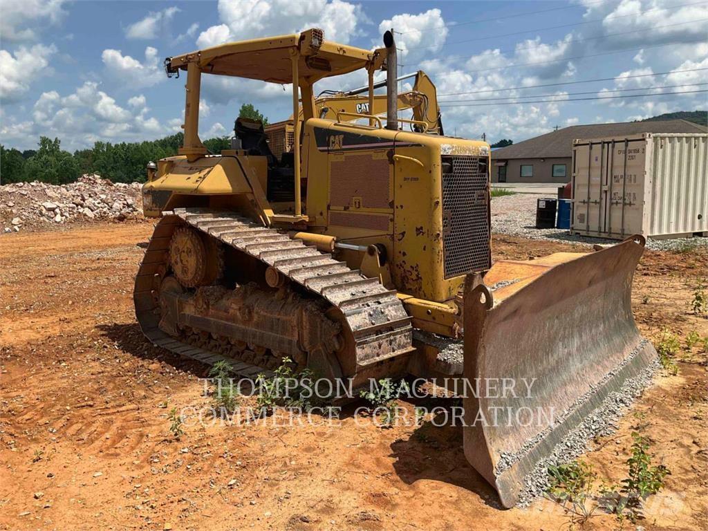 CAT D6NXL بلدوزرات مجنزرة