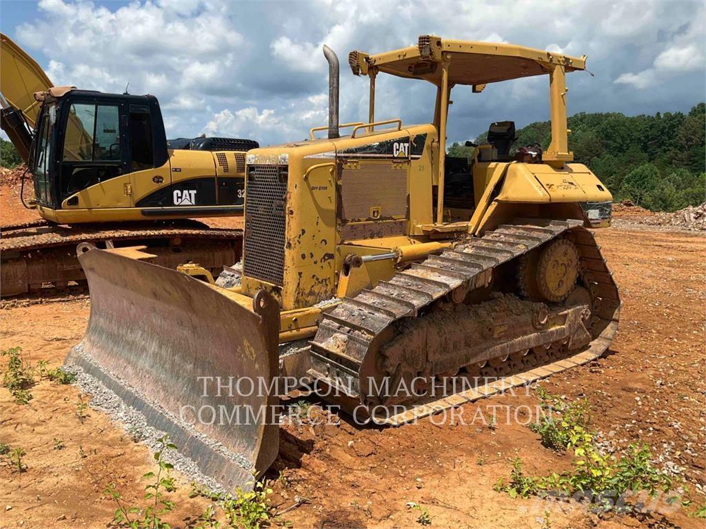 CAT D6NXL بلدوزرات مجنزرة