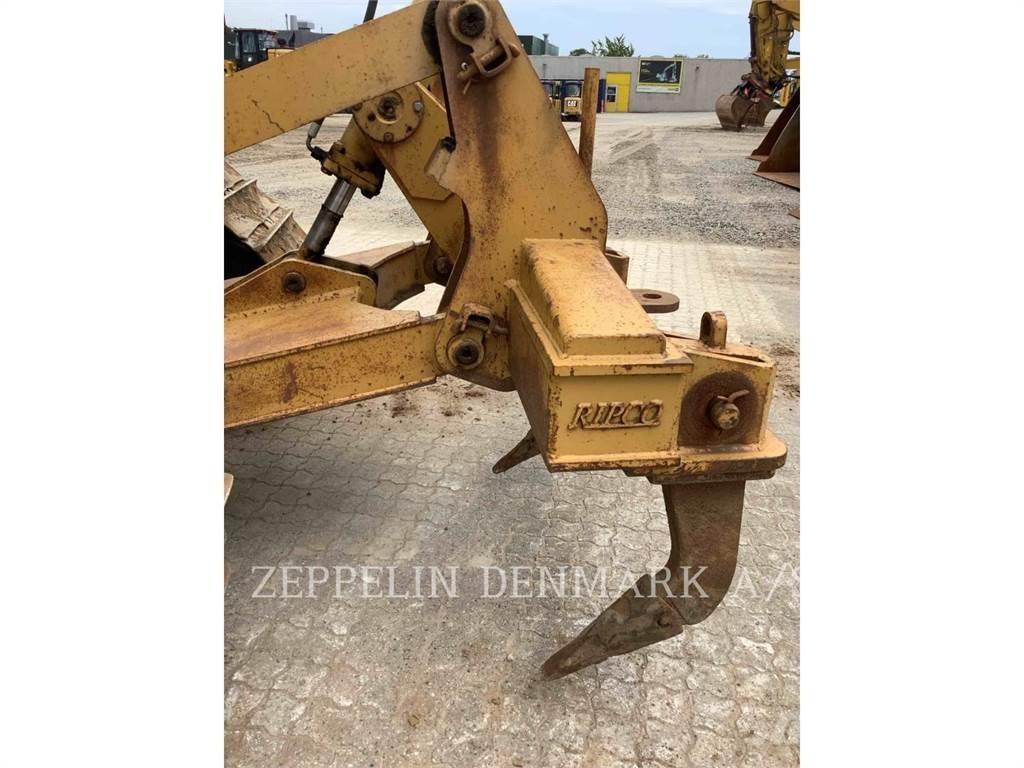 CAT D6R بلدوزرات مجنزرة