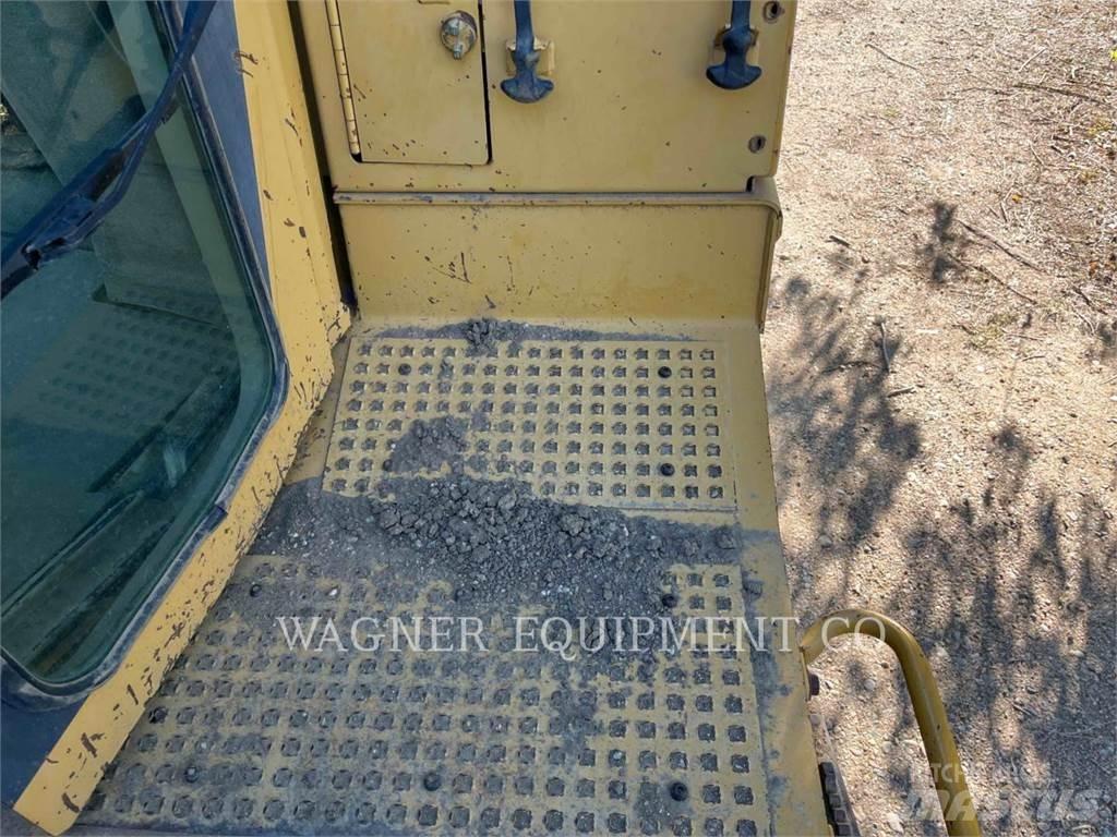 CAT D6R XL DS بلدوزرات مجنزرة