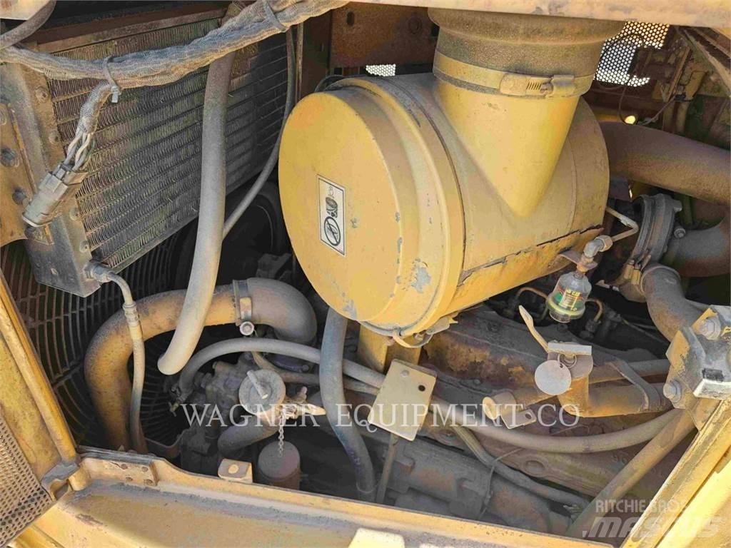 CAT D6R XL DS بلدوزرات مجنزرة