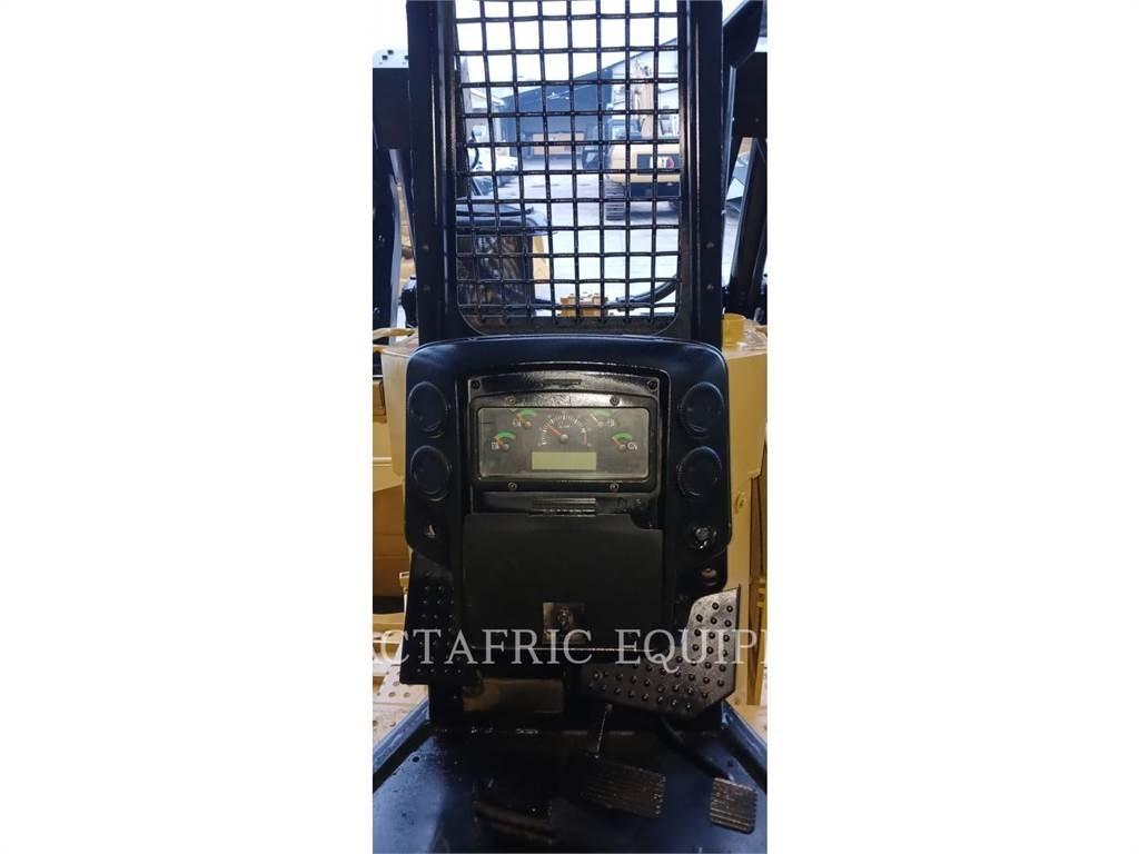 CAT D6R2 بلدوزرات مجنزرة