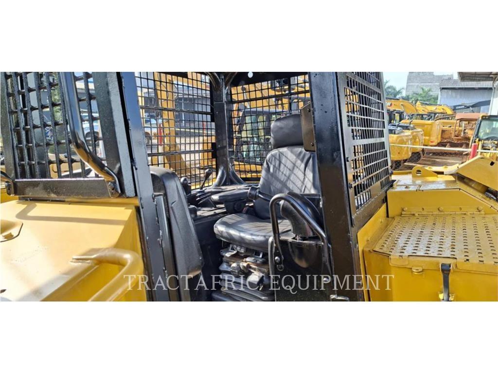 CAT D6R2XL بلدوزرات مجنزرة