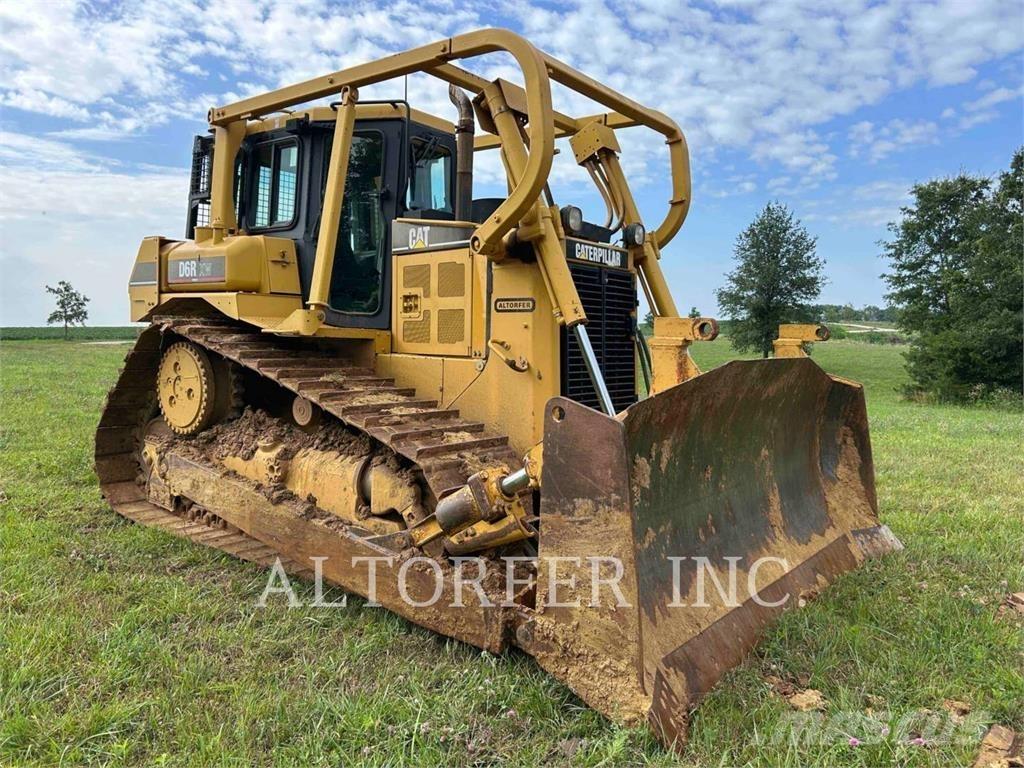 CAT D6RII XW بلدوزرات مجنزرة